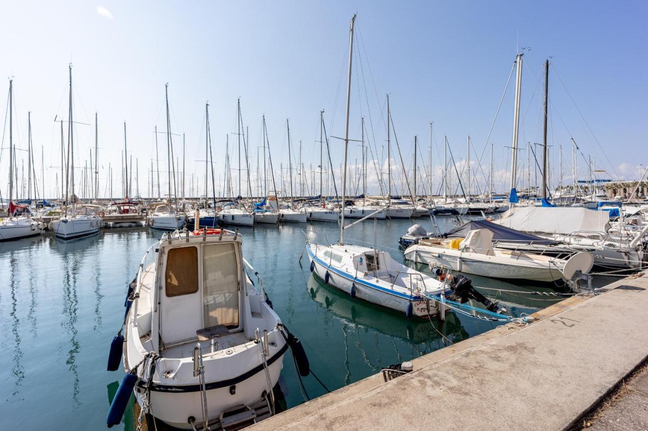 Aregai Marina Exclusive Seaside Apartments سانتو ستيفانو أل ماري المظهر الخارجي الصورة