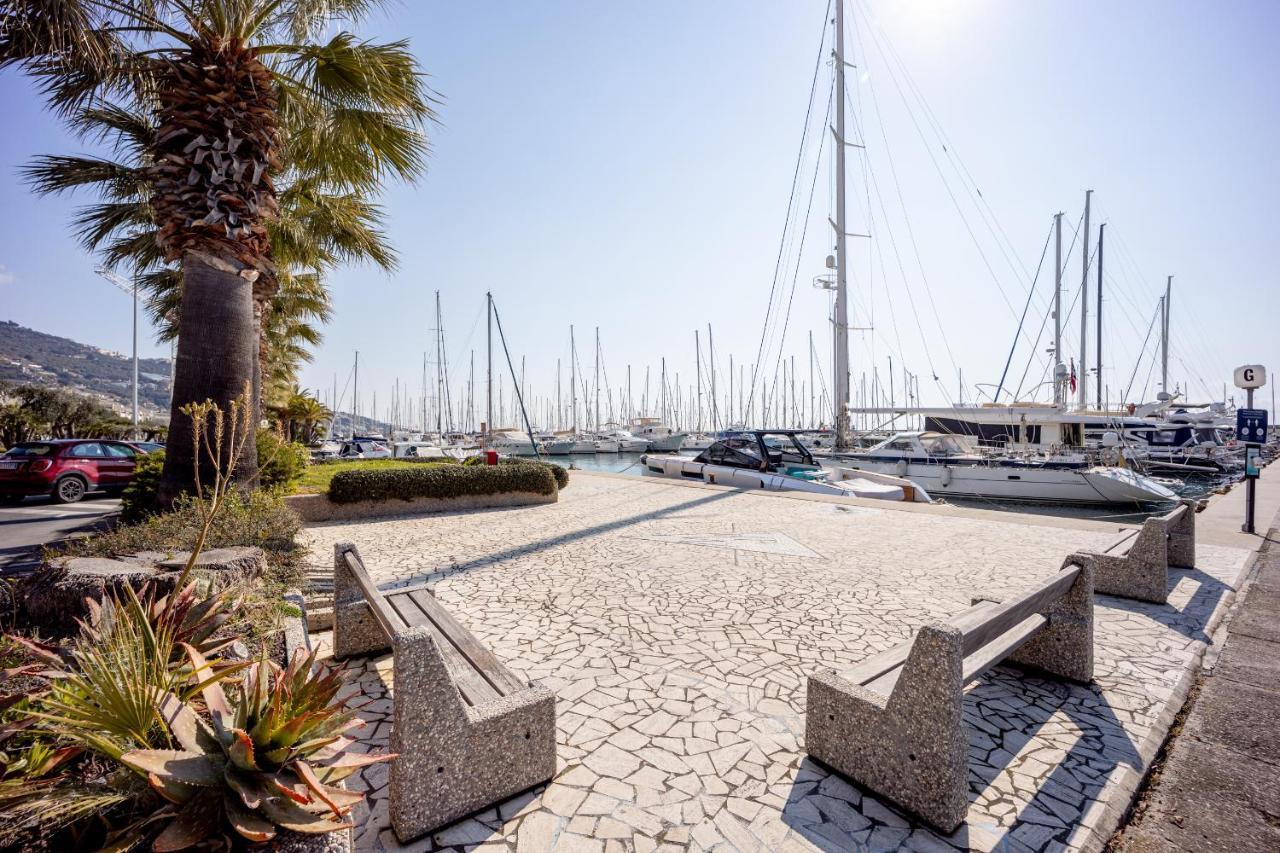 Aregai Marina Exclusive Seaside Apartments سانتو ستيفانو أل ماري المظهر الخارجي الصورة